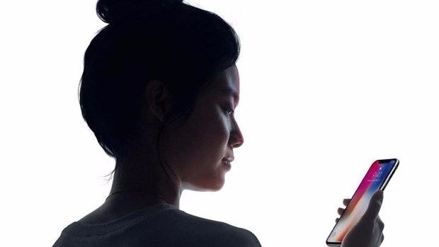 Apple'ın ikinci isminden iPhone X itirafı 16
