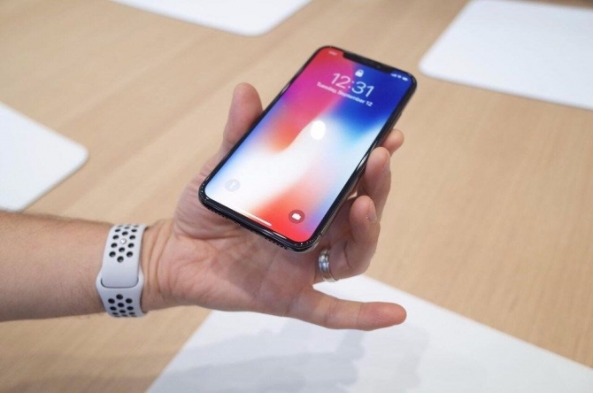 Apple'ın ikinci isminden iPhone X itirafı 2