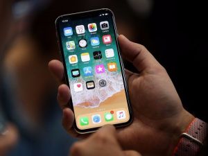 Apple'ın ikinci isminden iPhone X itirafı