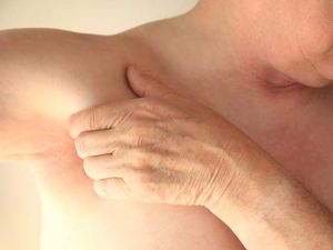 Koltuk altınızdaki belirtiler ciddi hastalıklara işaret ediyor!