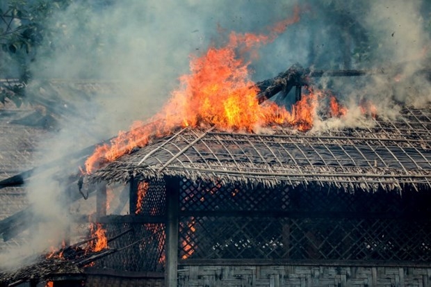 Arakan'da sistematik kundaklamalar uyduyla görüntülendi 8