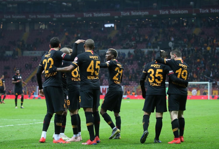 Futbolculardan flaş karar! 8