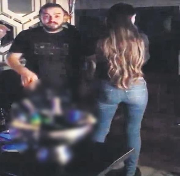 Emre Aşık'ın eşi başka bir adamla barda! 7