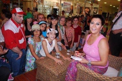 Ünlüler derbide kimi destekliyor? 30