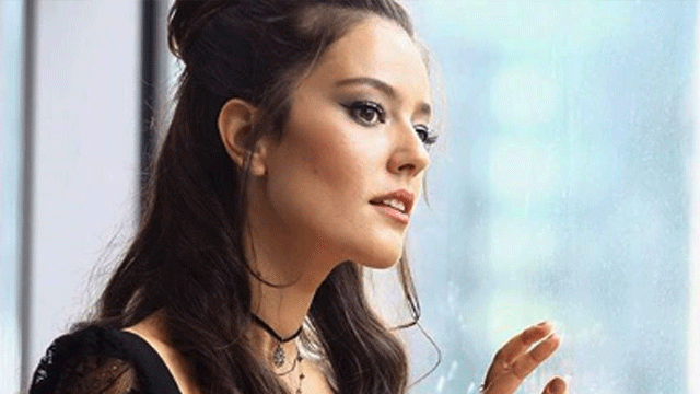 Pelin Akil evinde kaza geçirdi, cam sephaya düştü