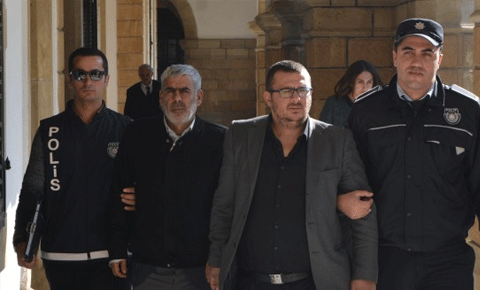 Çaldıkları paraları kumarda yediler