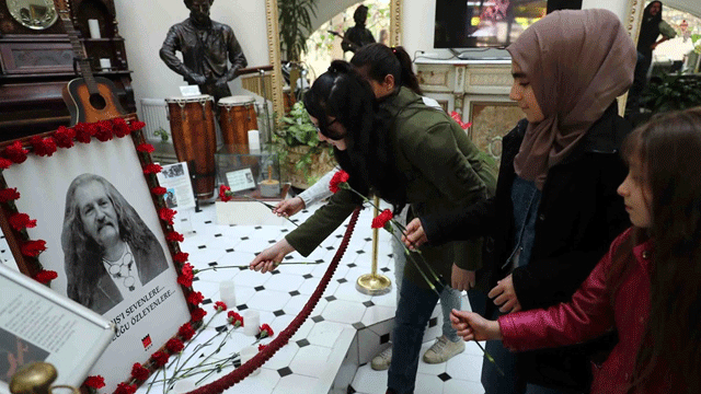 Barış Manço vefatının 19. yılında anıldı