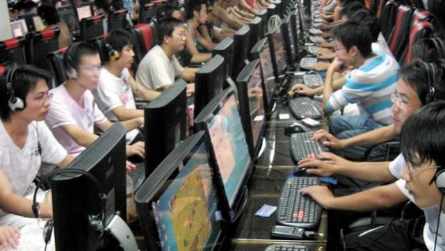 20 saat oyun oynadıktan sonra felç geçirdi!