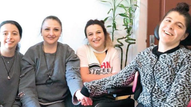 Serebral Palsili kardeşlerden 2'si üniversiteli oldu! Üçüzler mucize yarattı