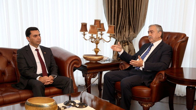 Nami, müzakerecilik görevini Akıncı’ya iade etti