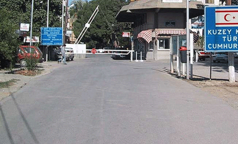 Ledra Palas sınır kapısında geçişler kapatıldı