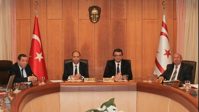 Hükümet topu taca attı