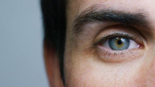 Açık renkli gözlülerde göz kanseri riski daha yüksek!