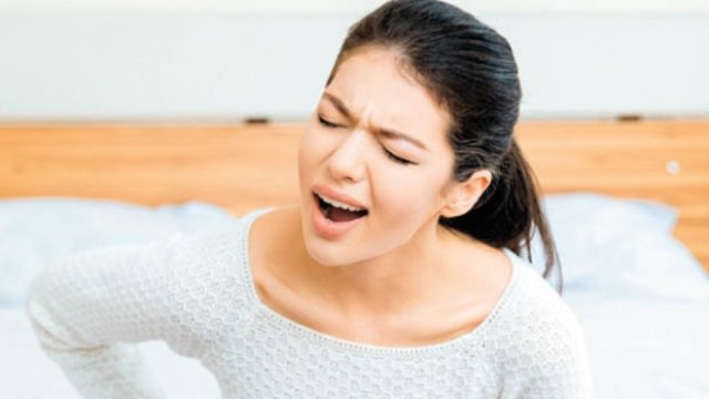 Taş düşürmek için yürür tarzda koşun