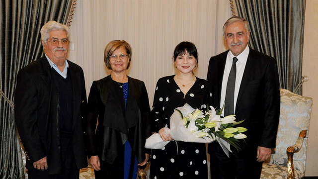 Cumhurbaşkanı Akıncı, “O Ses Türkiye”nin galibi Özipek’i kabul etti