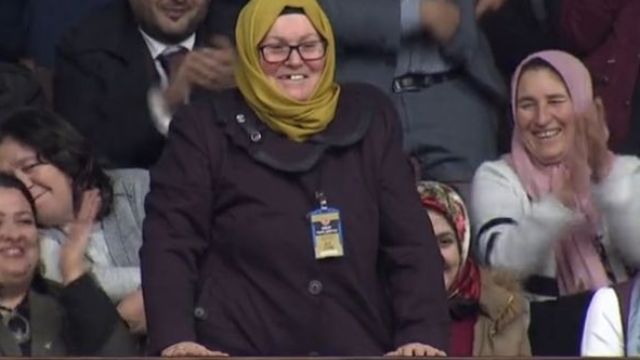 AK Parti Grup Toplantısı'nda renkli anlar! Erdoğan ilgiyle izledi