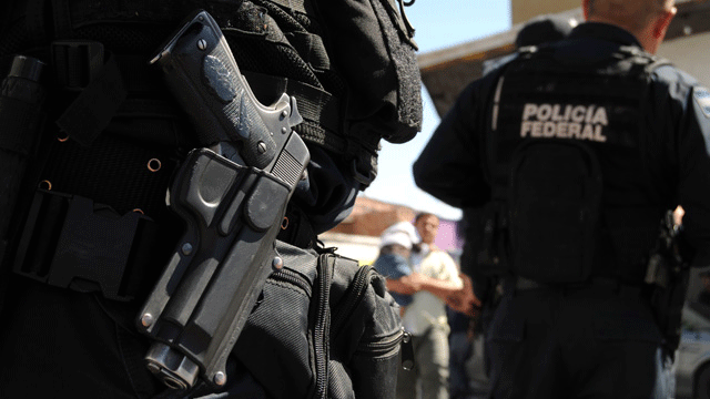 Meksika'daki uyuşturucu çetelerinin düzenlediği iki ayrı saldırıda bir "Youtuber" ve iki rahip öldü