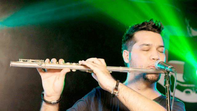 Sohbetler canlı müzikle ısındı