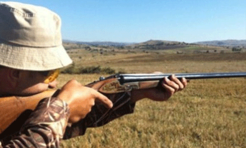 Tüfek ateş aldı: Ayağından yaralandı