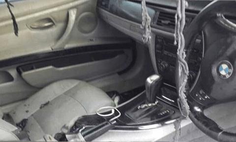 BMW marka salon aracı yaktılar