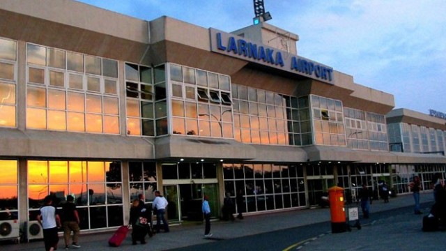 Larnaka Havalimanındaki taksi şoförlerinin grevi askıya alındı