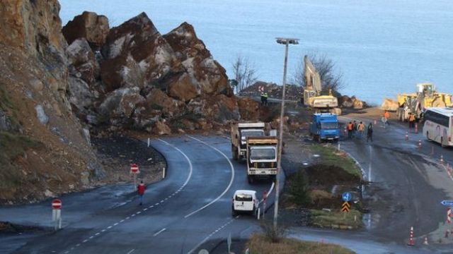 Zonguldak-İstanbul Karayolu'nda heyelan