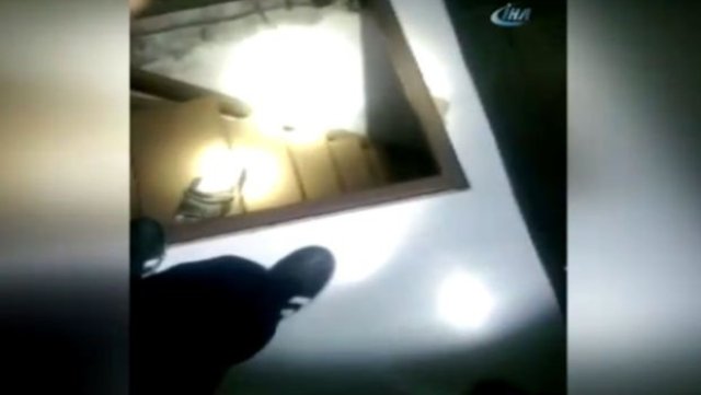 Kayseri'de yatak odasındaki gizli geçit kaçak sigaralara çıktı