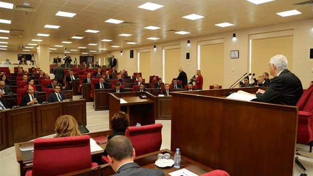 Genel kurula 1 saat ara verildi