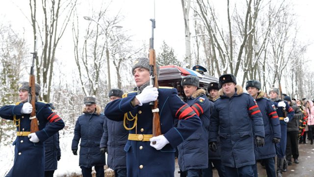 Düşürülen Rus uçağının pilotu Filipov'un cenazesine 30.000'den fazla kişi katıldı