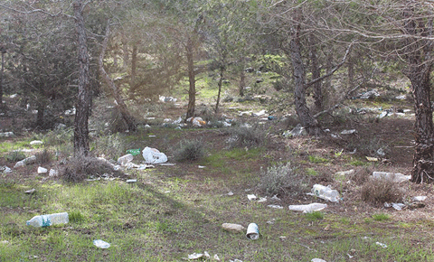 Çöpler doğanın güzelliğini gölgeledi