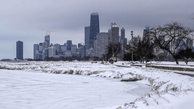 Chicago'yu vuran kar fırtınası etkili olmaya devam ediyor