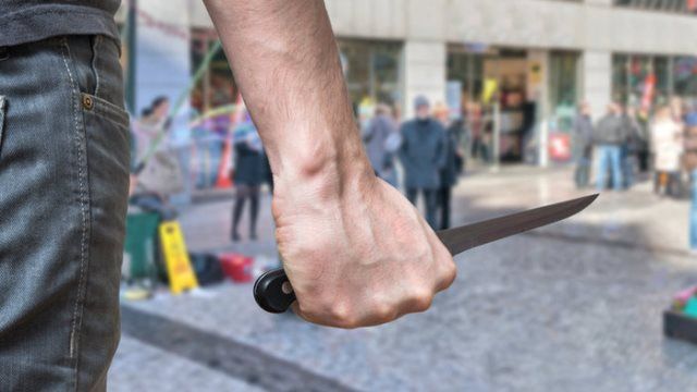 Tartıştığı adamı 4 yerinden bıçakladı