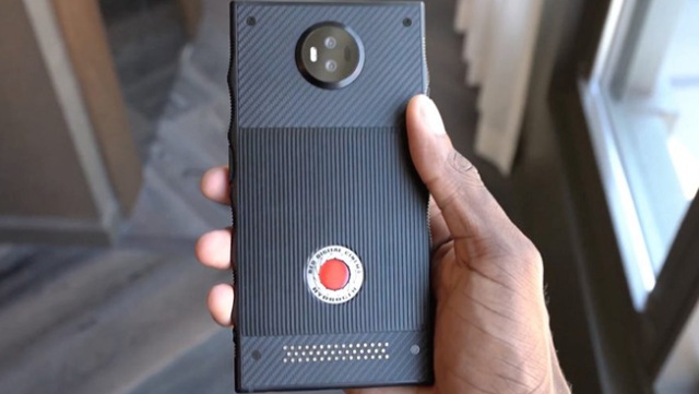 RED'in holografik ekranlı Hydrogen One akıllı telefonu kısa süre sonra satışa çıkıyor
