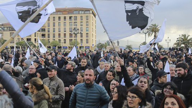 Korsika'da 11 öğrenci açlık grevine başladı