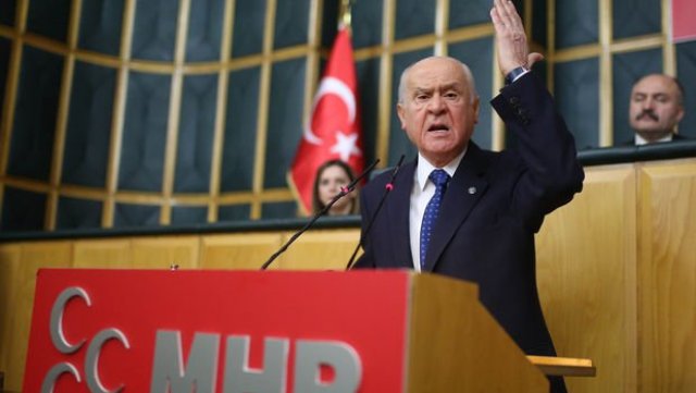 Bahçeli'nin bu sözleri salonu ayağa kaldırdı: Alttan alanın kanı kurusun