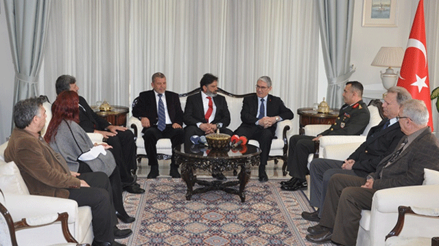 Mehmetçik Vakfı’na destek için toplanan 25.500 TL Büyükelçi Kanbay’a teslim edildi