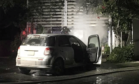 Park halindeki araç yandı