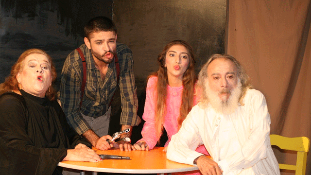 “Bana Bir Şans Ver” isimli komedi oyunu turneye çıkıyor