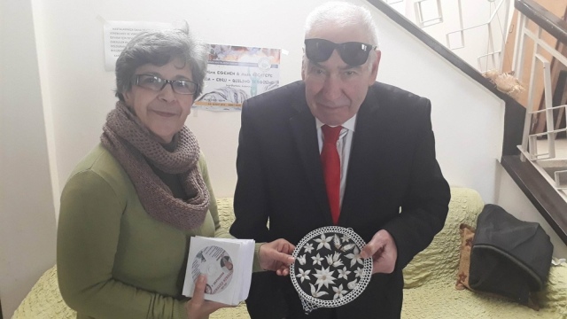 Öztekiner KHYD’ye kendi bestelerinin yer aldığı albümünden bağışladı