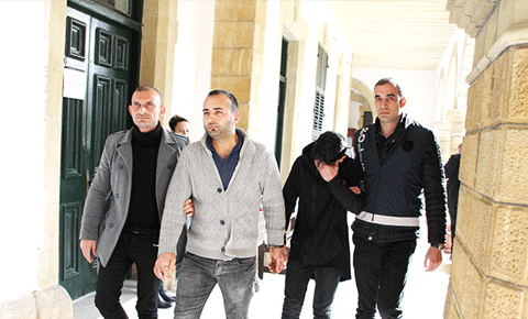 İnşaat demiri ve bıçakla saldırdılar