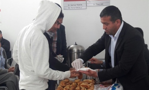 Lefkoşa Tren Yolu Polikliniği’nde çay ve poğaça ikramı...