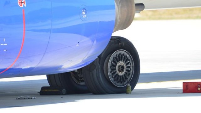 THY uçağının lastiği patladı!