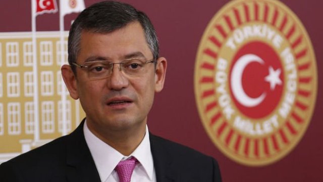 CHP'li Özel'den Bahçeli'ye 'ay yıldız' tepkisi