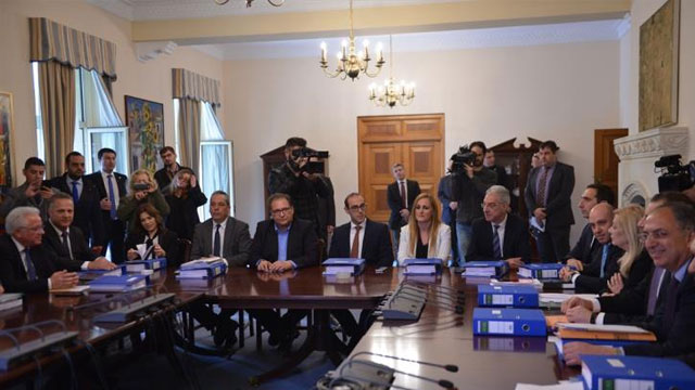 Rum Hükümeti’nin eski ve yeni bakanları aynı masada