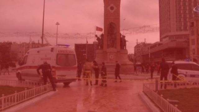 Taksim Meydanı'nda bir kişi kendini yaktı
