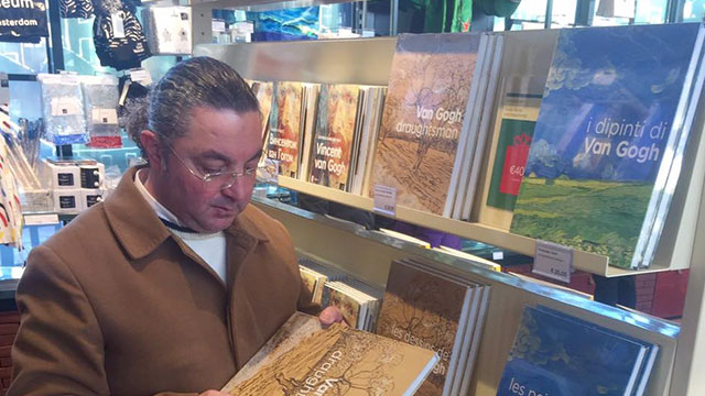 Hasan Çakmak Hollanda’da kitaplarını tanıttı