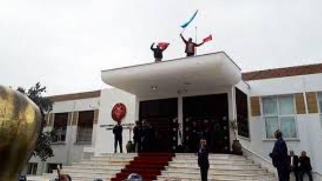 Başsavcılık bazı eylemcilerin meclis damına çıkmasıyla ilgili polis soruşturmasının tamamlandığını açıkladı