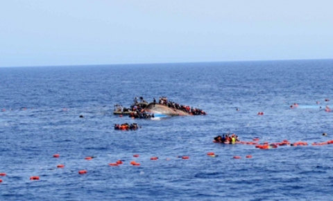 Arakanlı Müslümanları taşıyan tekne alabora oldu