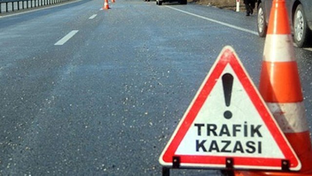 İki yayaya çarptı