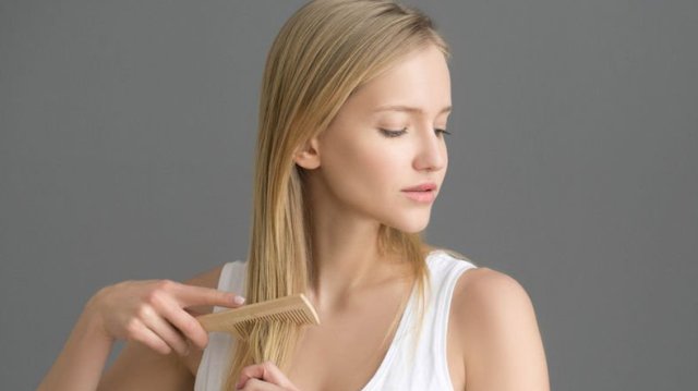 Kadın ve erkeğin büyük derdi: Saç dökülmesi